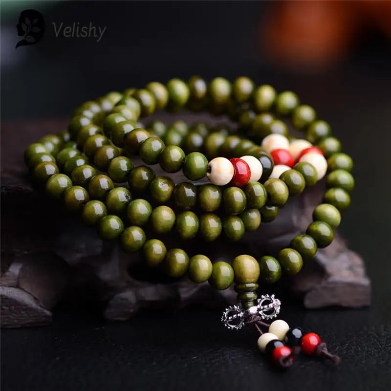 Bracelet de bouddha Mala en bois de santal naturel. 108 perles de 8mm.