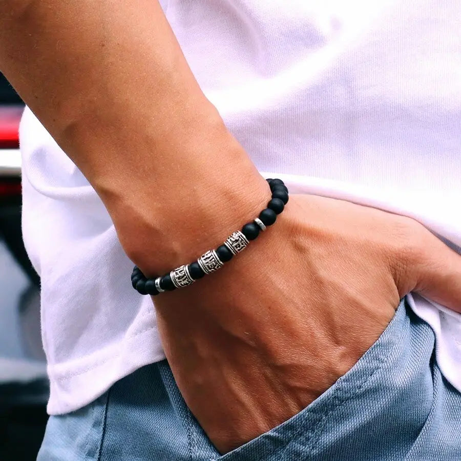 Bracelet vintage perlé en lave naturelle et oeil de tigre. Om Mani Padme Hum Mantra.