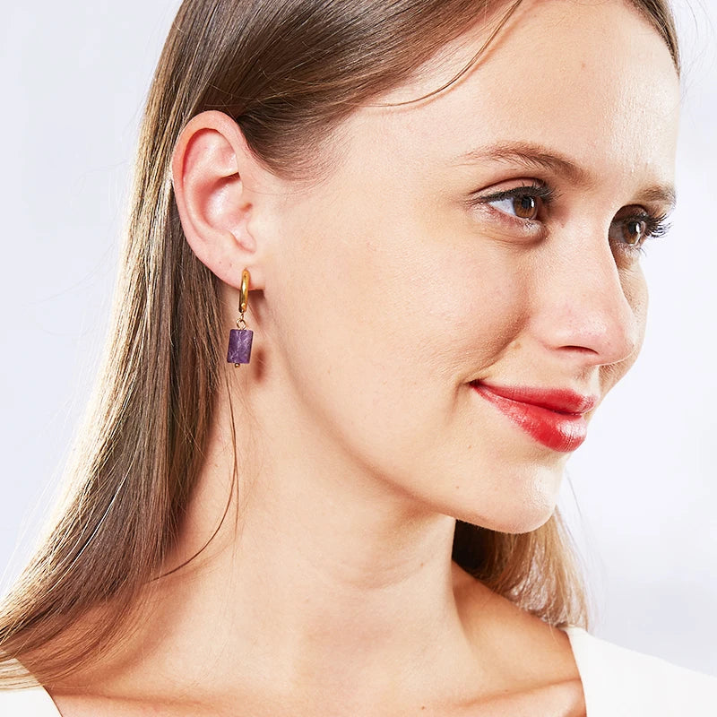 Boucles d'oreilles tombantes en pierre naturelle.