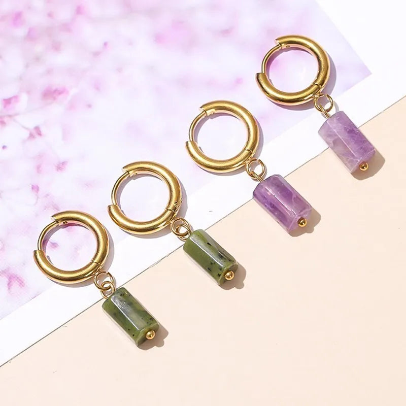 Boucles d'oreilles tombantes en pierre naturelle.